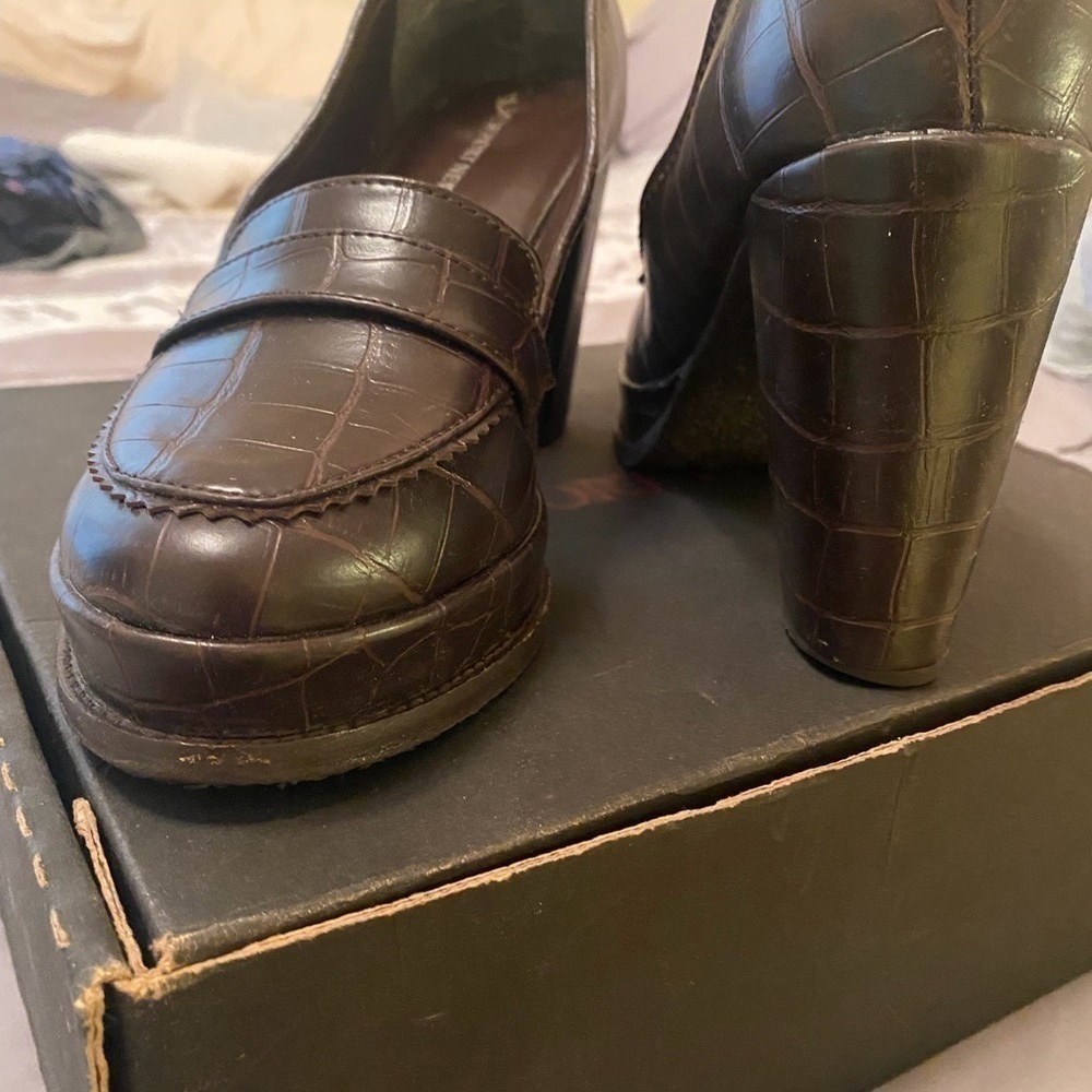 Loafer 3.5 block heel pump.